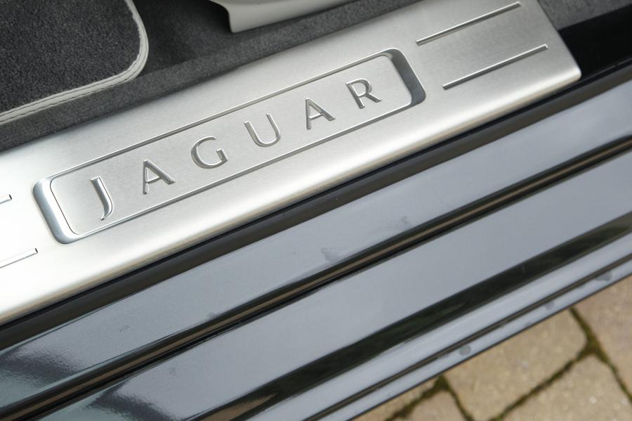  Jaguar XJ 2012 года  (UK) (фото 14 из 121)